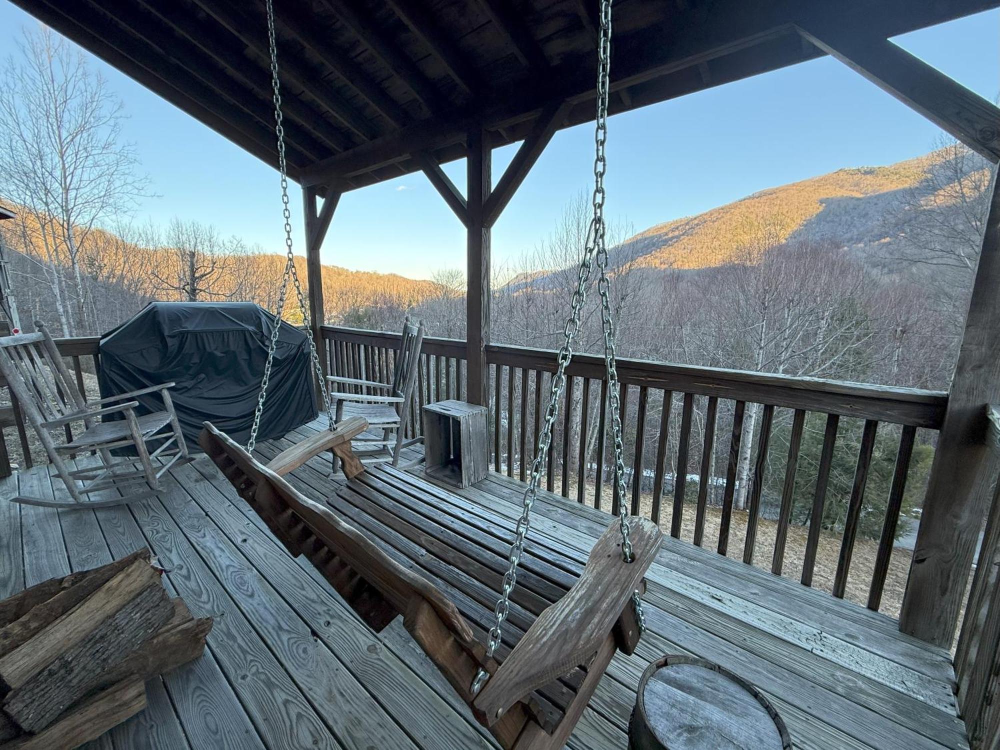 Cozy Bear Cabin-Stunning Mountain View, Dogs Welcome With Pet Rate Maggie Valley Exterior photo