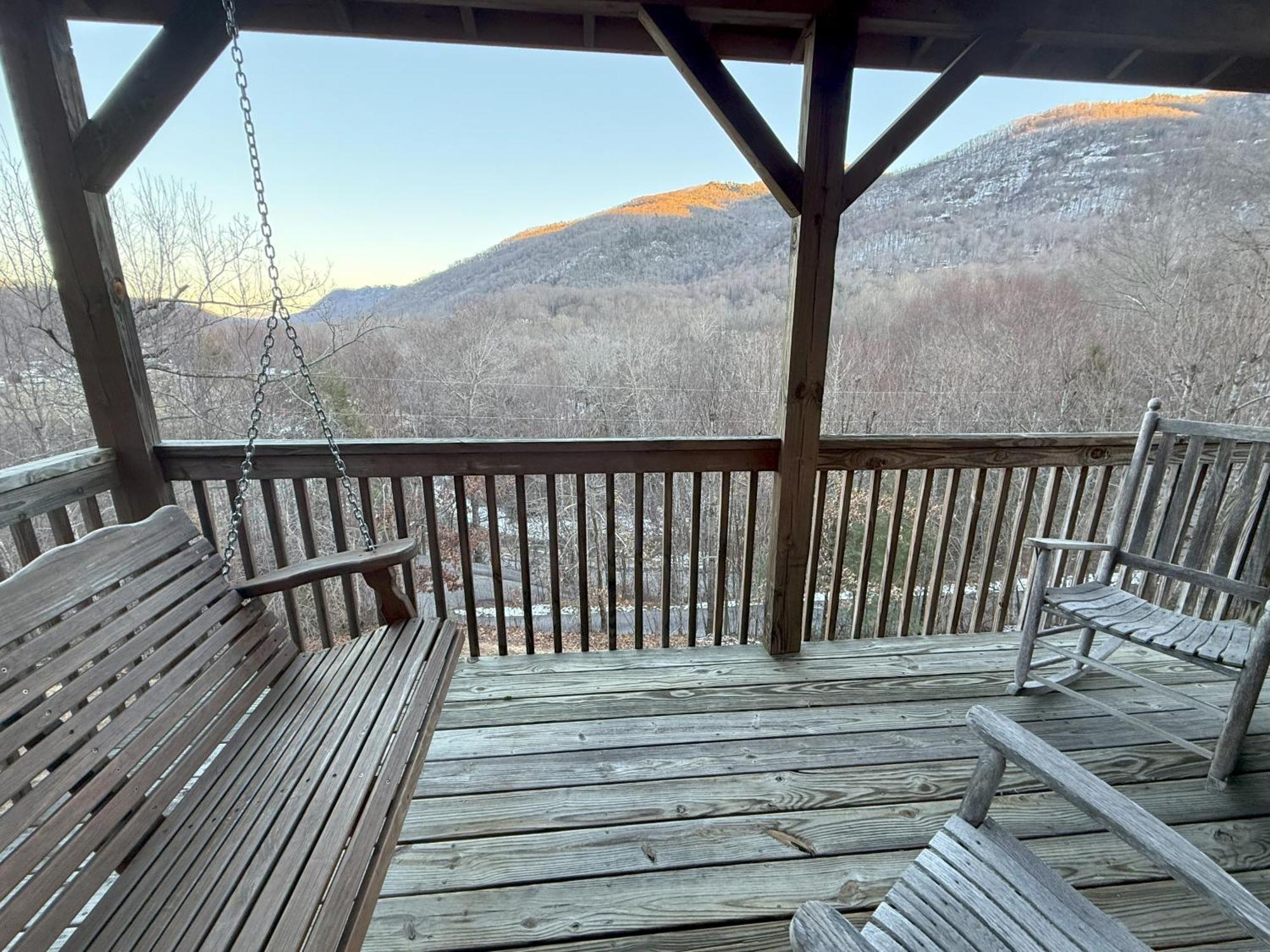 Cozy Bear Cabin-Stunning Mountain View, Dogs Welcome With Pet Rate Maggie Valley Exterior photo